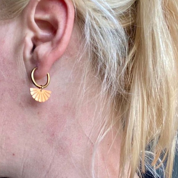 ✨2 for $30✨ Sunburst Hoops Gold Plated Fan Hoop Earring Detachable - Picture 4 of 8